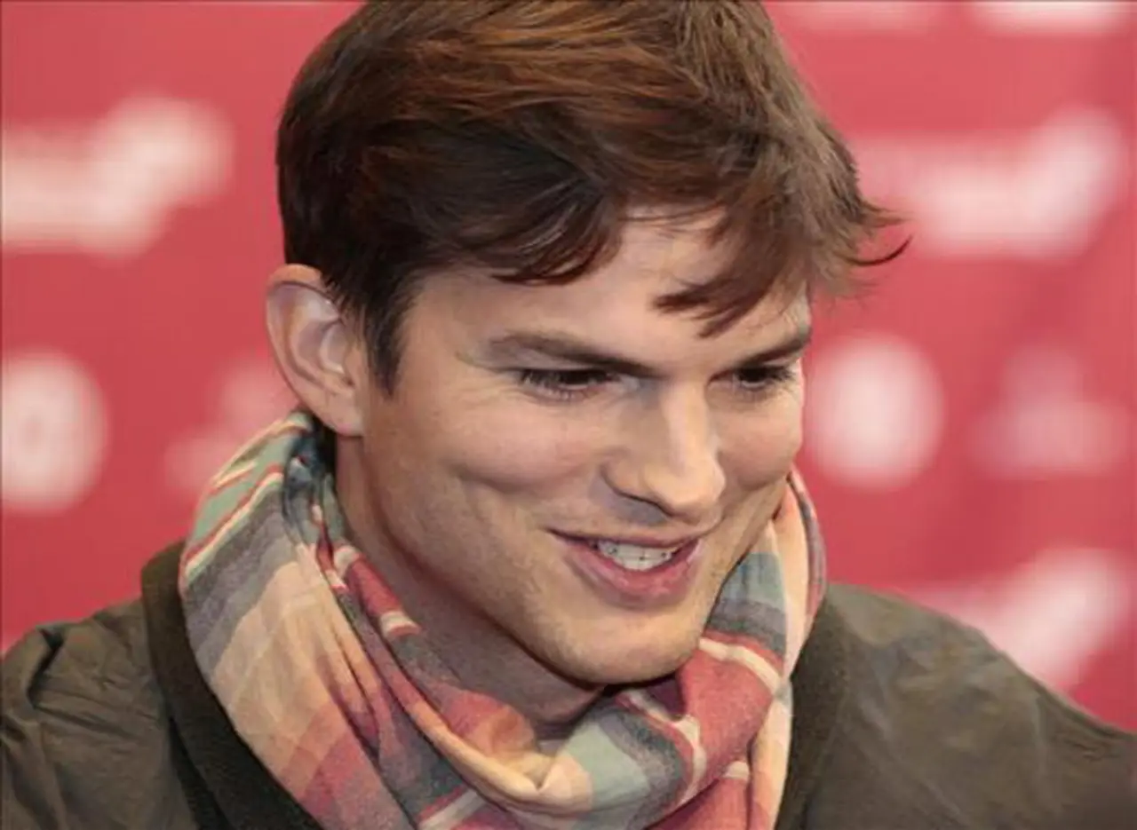 Lenovo contrata como ingeniero al actor Ashton Kutcher