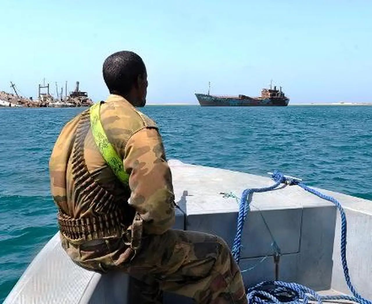 Drogas, prostitutas y mansiones: así­ se gastan el dinero los piratas modernos