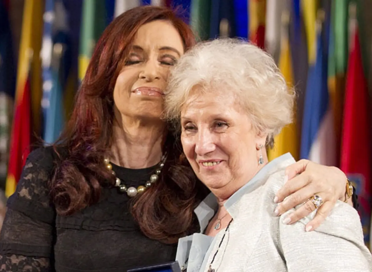 Estela Carlotto aseguró que Cristina Kirchner reaparecerí­a este fin de semana
