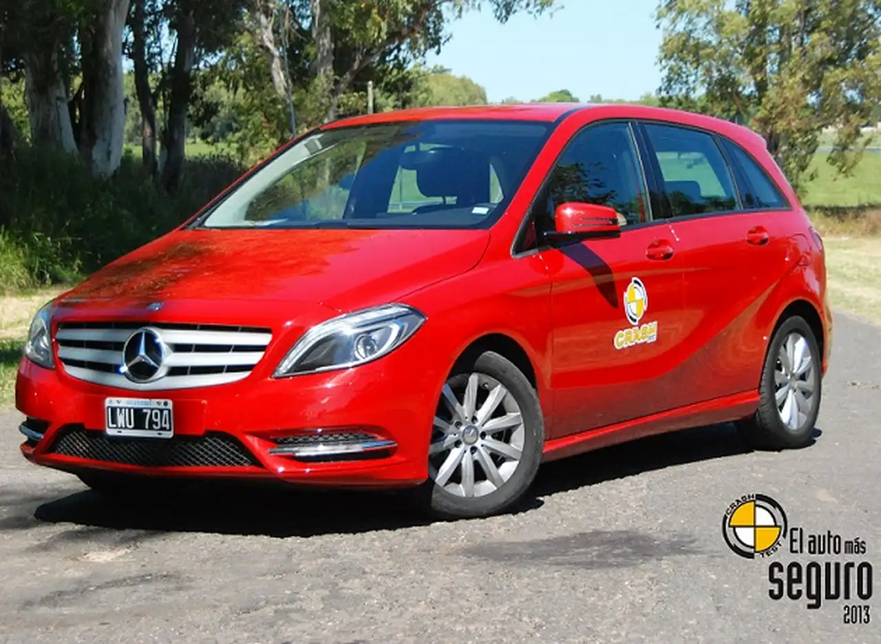 Mercedes Benz Clase B ganó el Premio de Oro por la seguridad