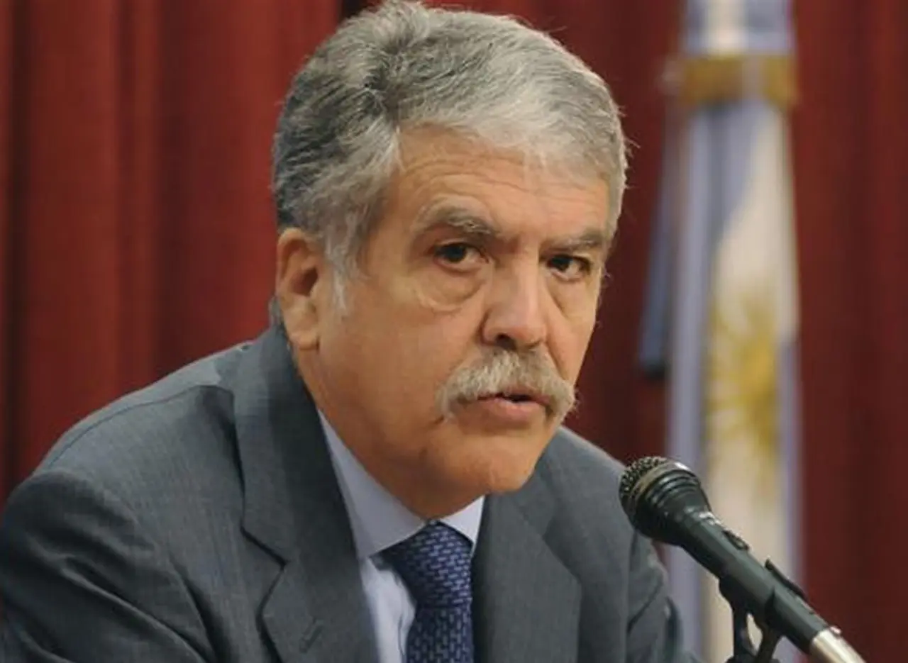 "Vamos a ir quitándole el subsidio a quienes pueden pagar", confirmó De Vido