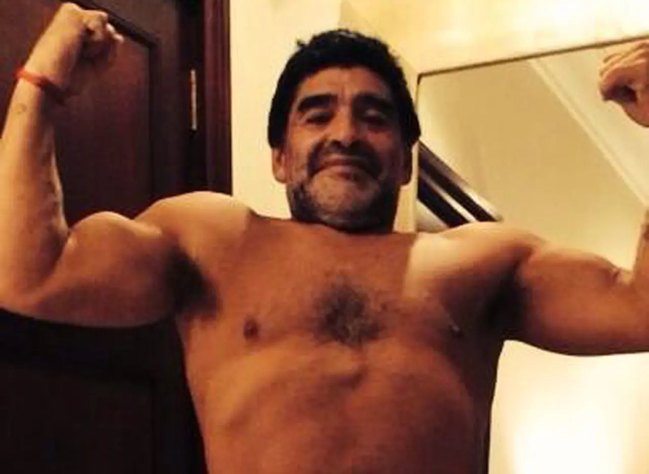 Sorprendió Diego Maradona con un renovado y drástico cambio de look
