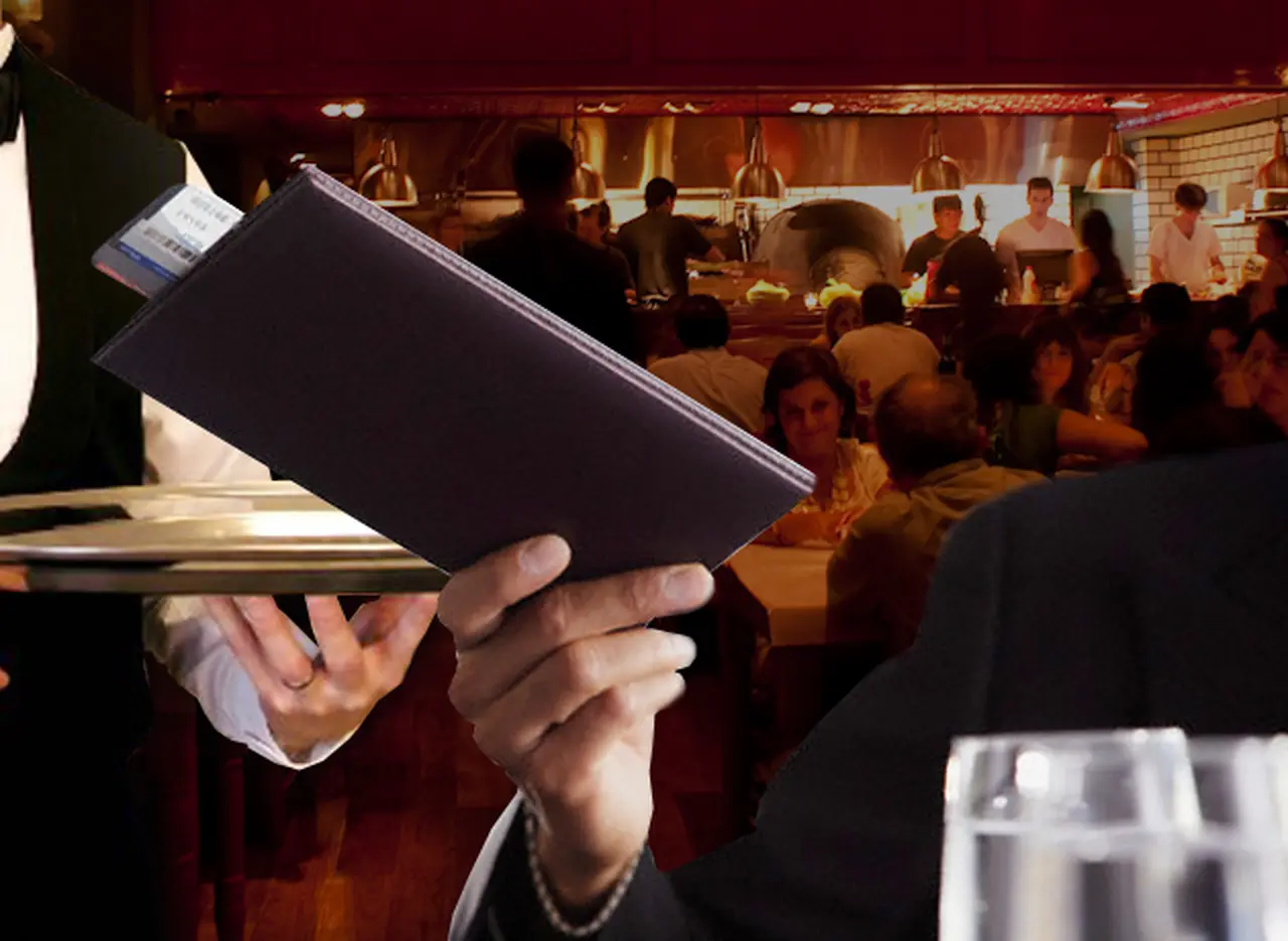 Servicio de mesa: se cobra más que una gaseosa y hay quejas por comercios que no respetan normativa