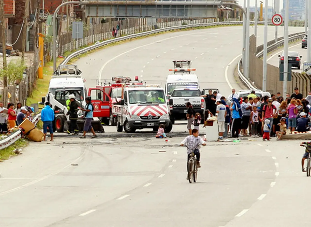 La autopista Illia continúa interrumpida y el corte cumple ocho dí­as consecutivos