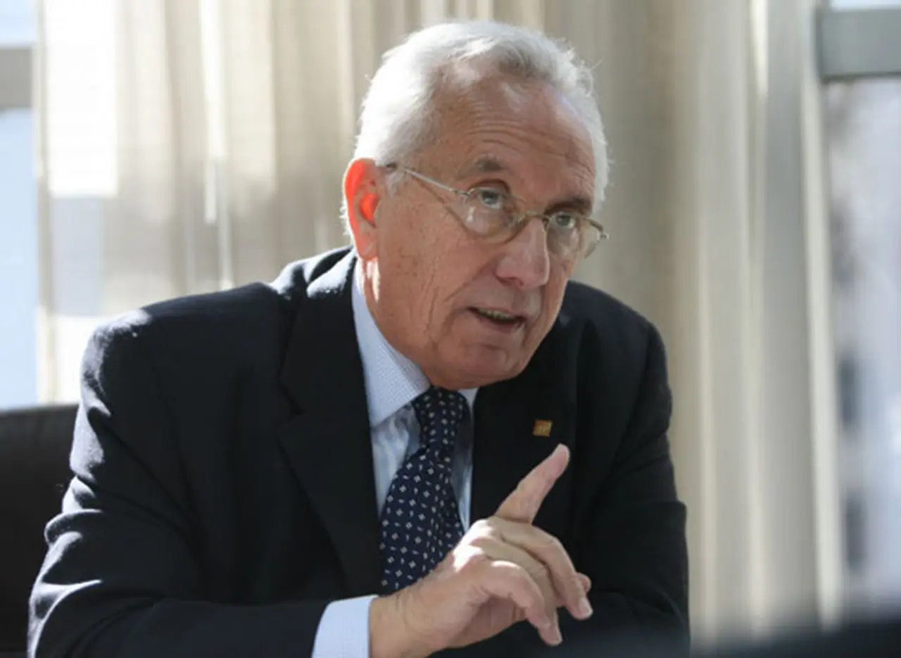 Recalde impulsa ley para un mayor control a empresas, con opción de expropiar mercaderí­as