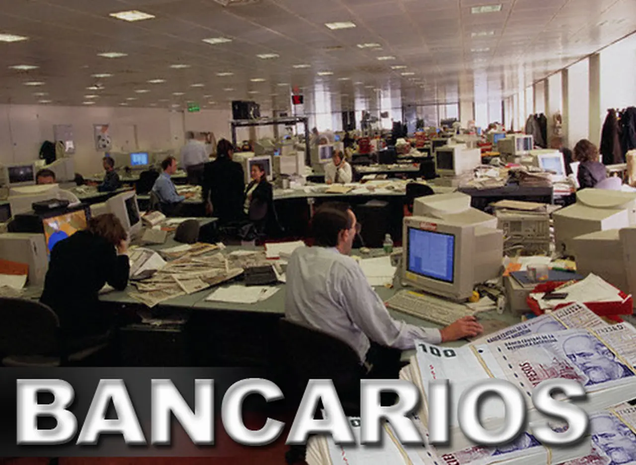 Los empleados bancarios cerraron una suba salarial del 29% y anunciaron que no adherirán al paro general