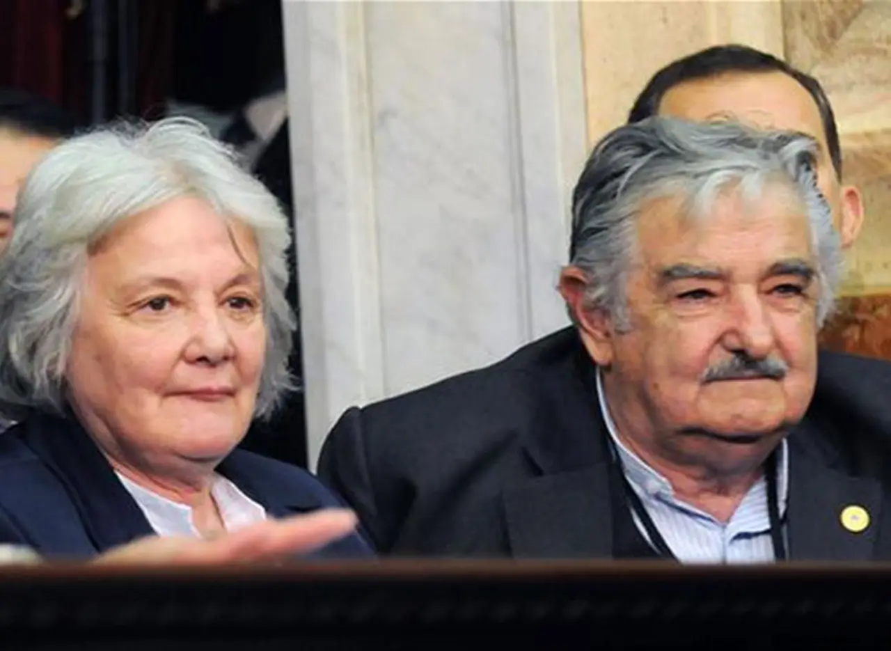 La esposa de Mujica habló de la relación con Argentina: "Es una renguera no curada"