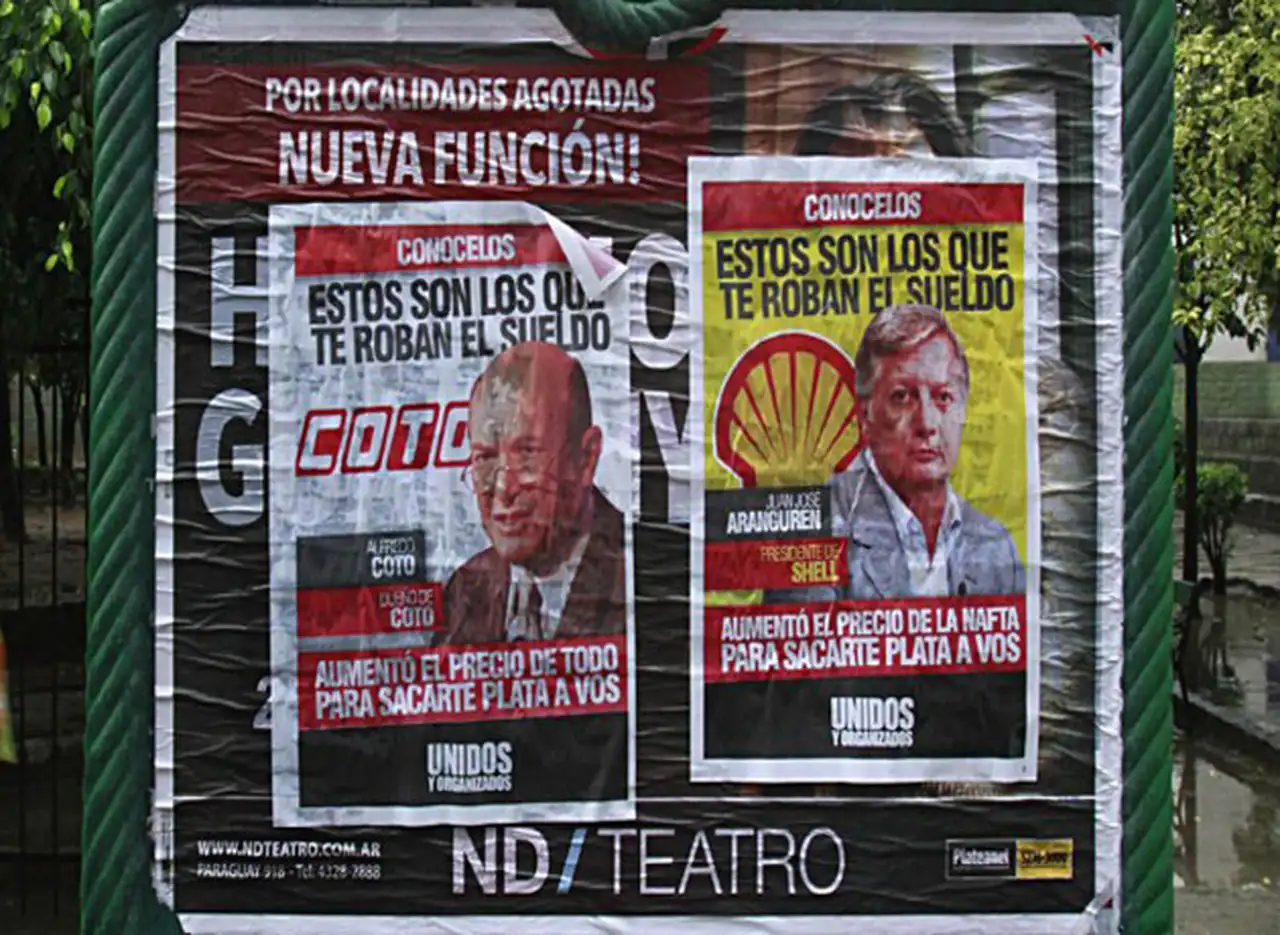 Con polémicos afiches, grupos kirchneristas atacaron a distintos empresarios