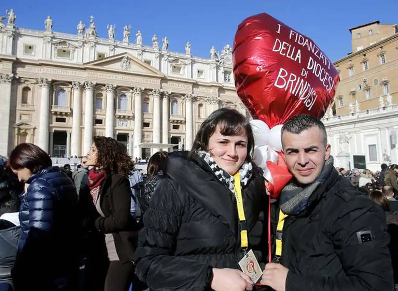 El papa Francisco festejó San Valentí­n y convocó a más de 25.000 enamorados en la Plaza San Pedro