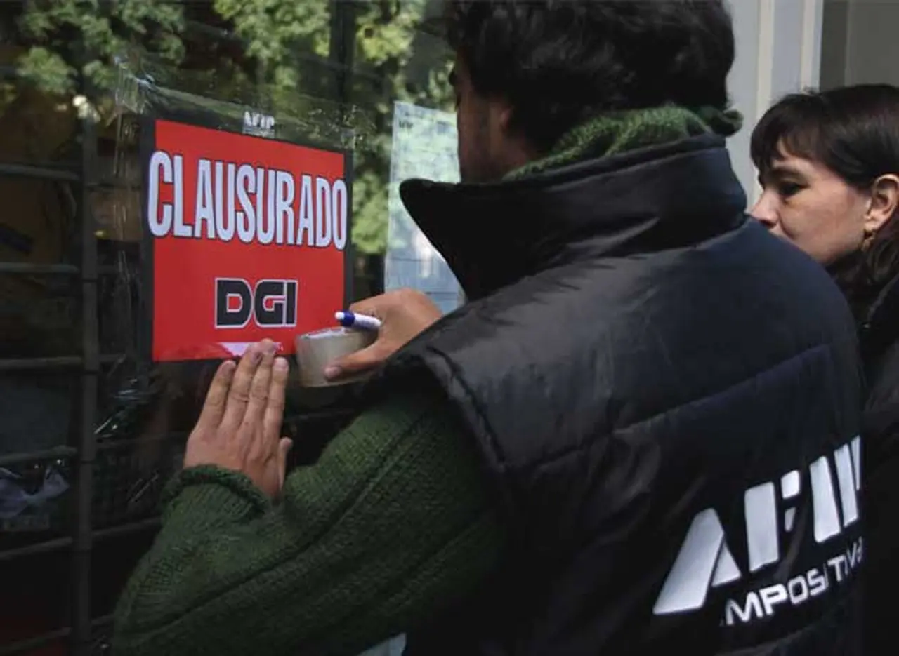 La AFIP lanza un sistema de "fotodenuncias"contra comercios que no acepten tarjetas de débito