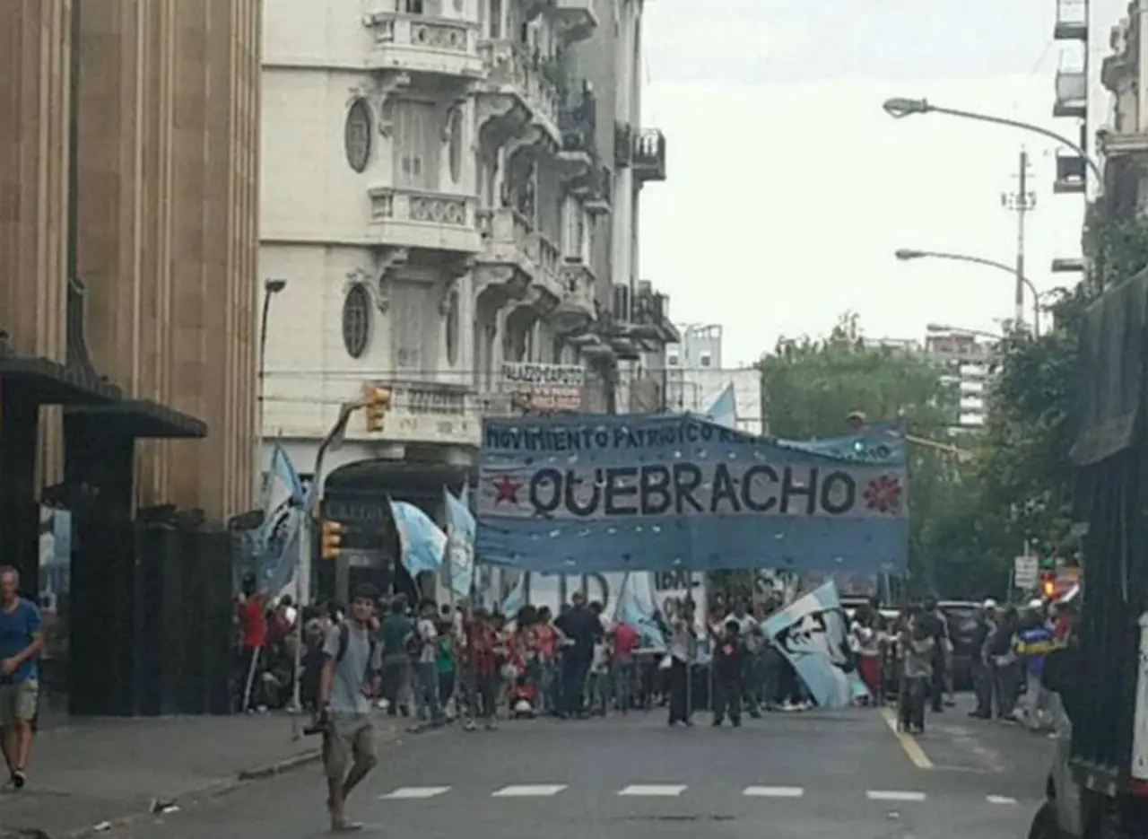 Después de Shell, ahora Quebracho realiza un "escrache" contra Coto por la suba de precios