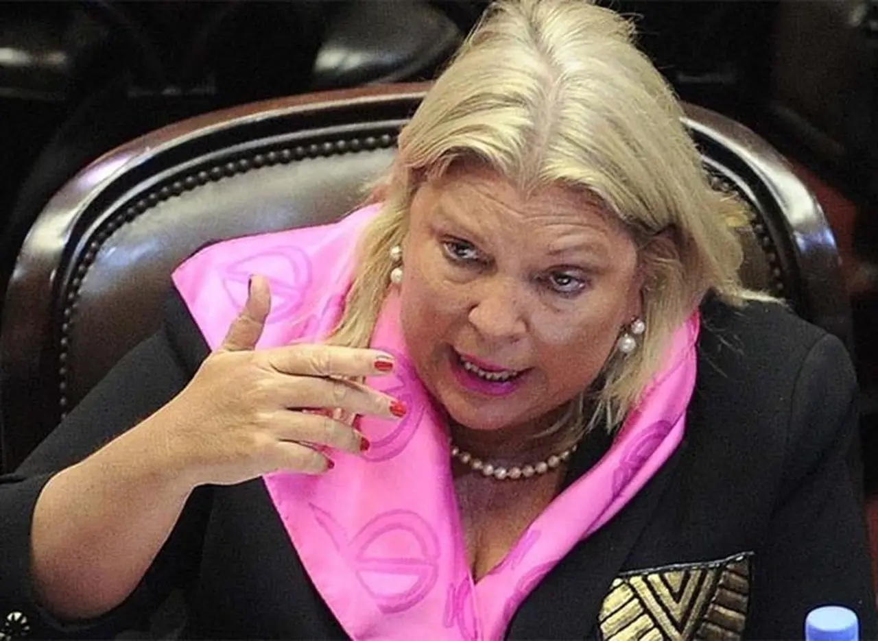 Por no actualizar Ganancias, Carrió denunció a Cristina y pidió juicio polí­tico