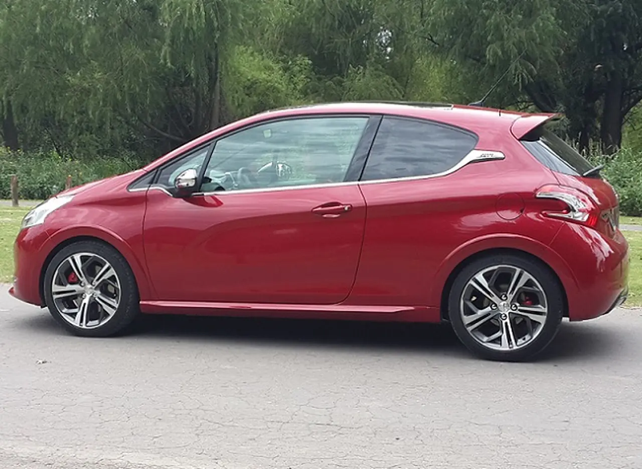 Peugeot 208 GTI: con sello francés, ruge más el león