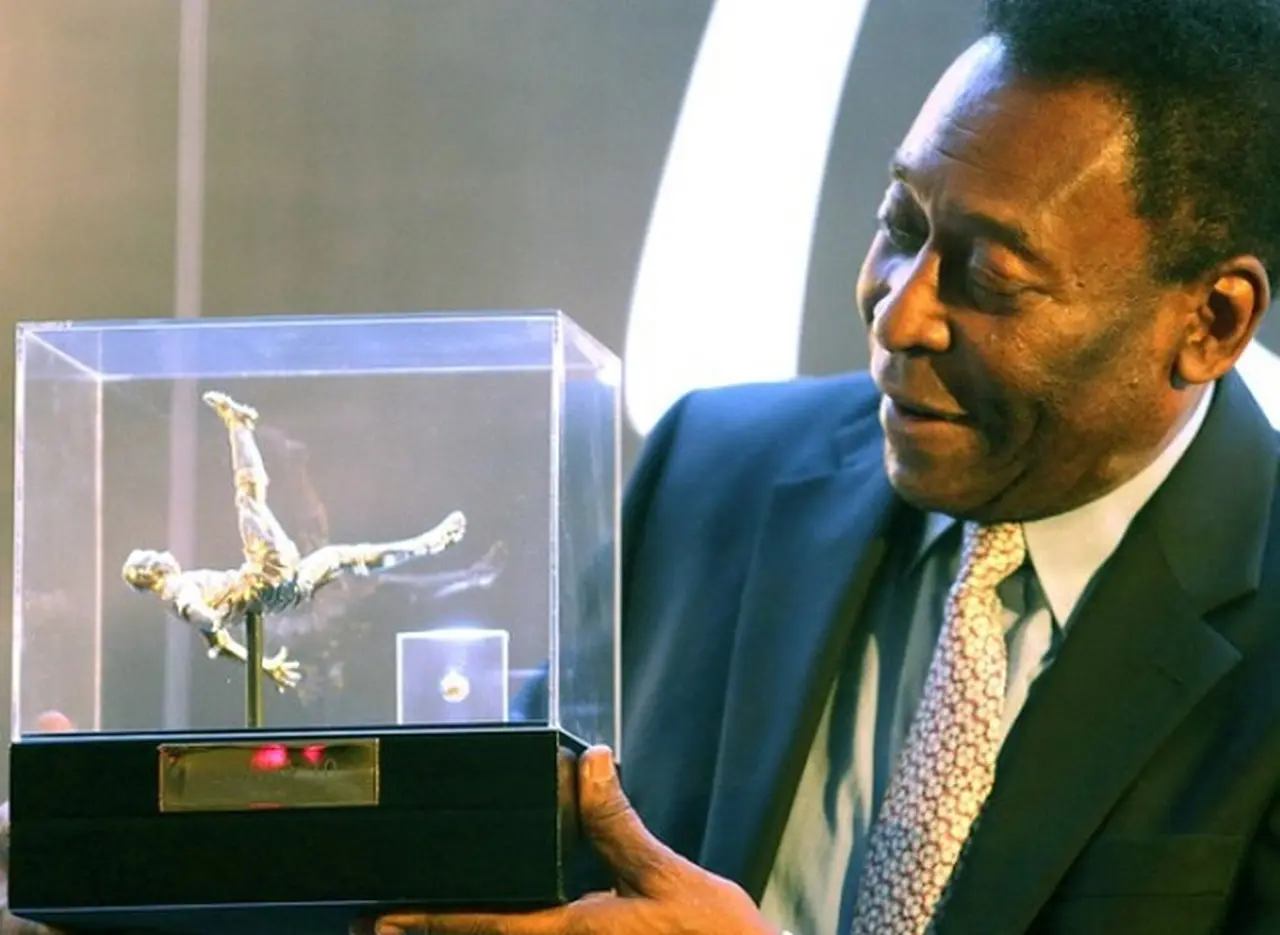 Pelé lanza una colección de diamantes realizados a partir de su cabello