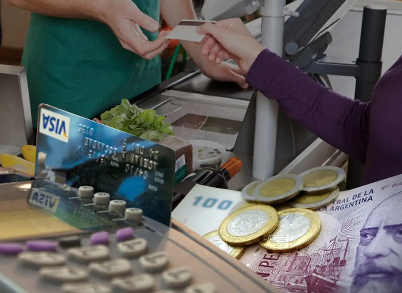 Prohibirán diferenciar precios entre las compras en efectivo y con tarjeta de crédito
