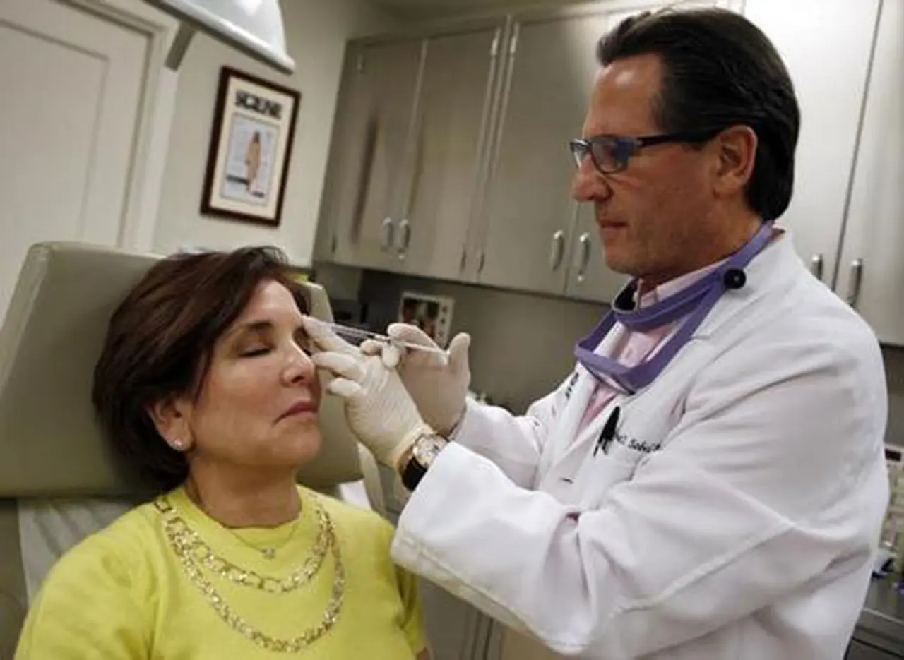 La firma que compró la fábrica de botox lanza la segunda mayor emisión de bonos de la historia