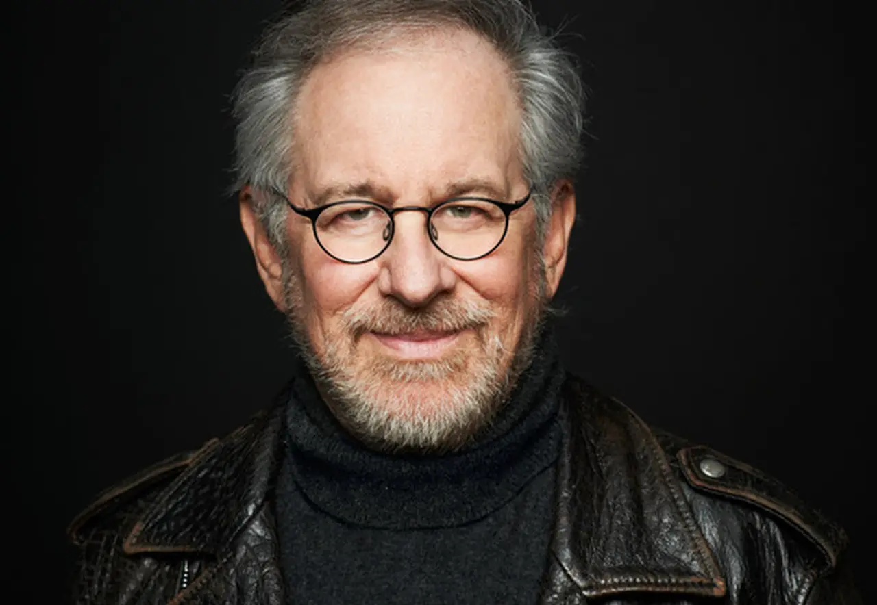 Polémica por un video en el que Steven Spielberg fuma marihuana