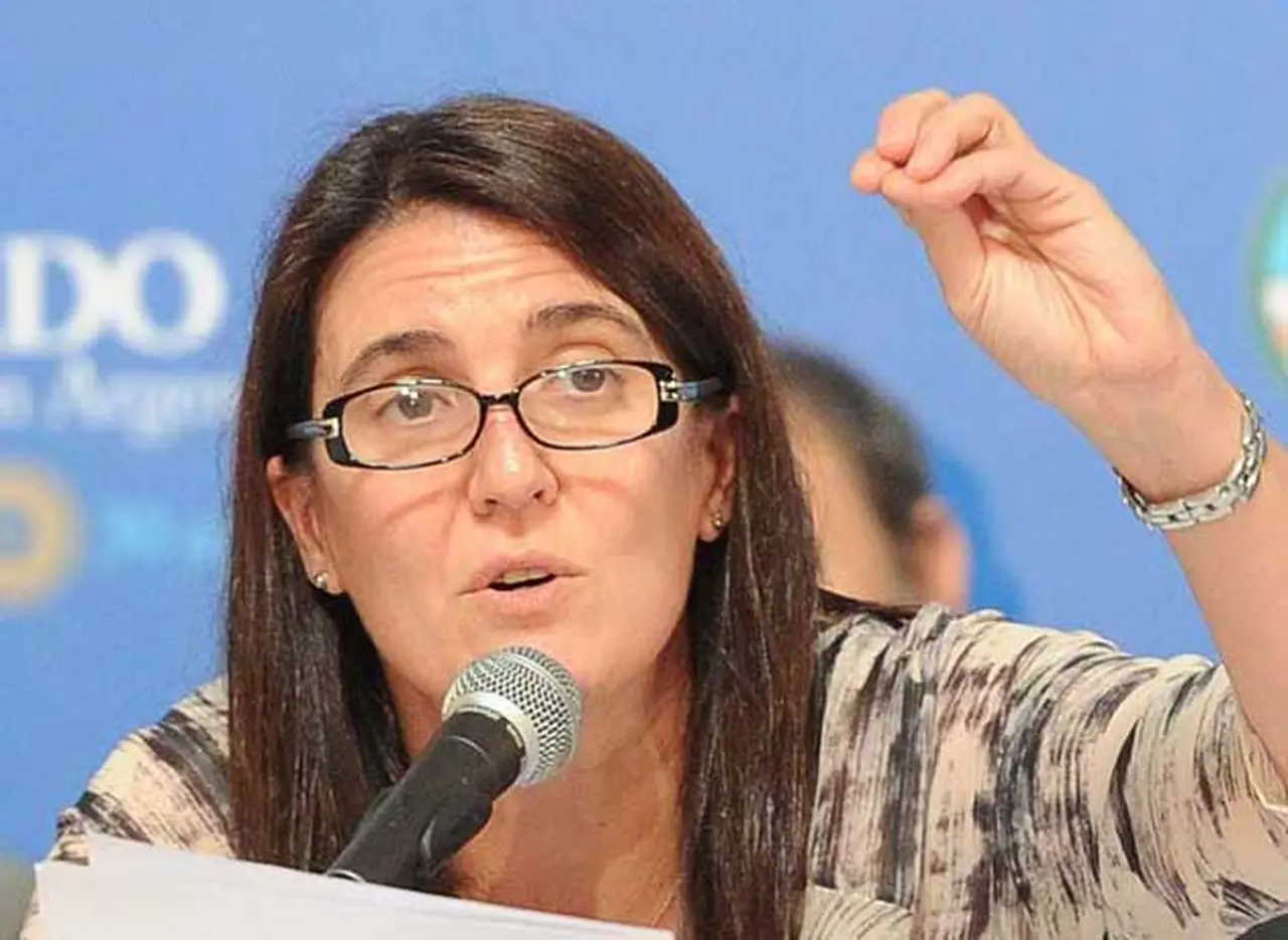 La ministra de Seguridad está dispuesta a discutir la despenalización de la droga si "evita muertes"