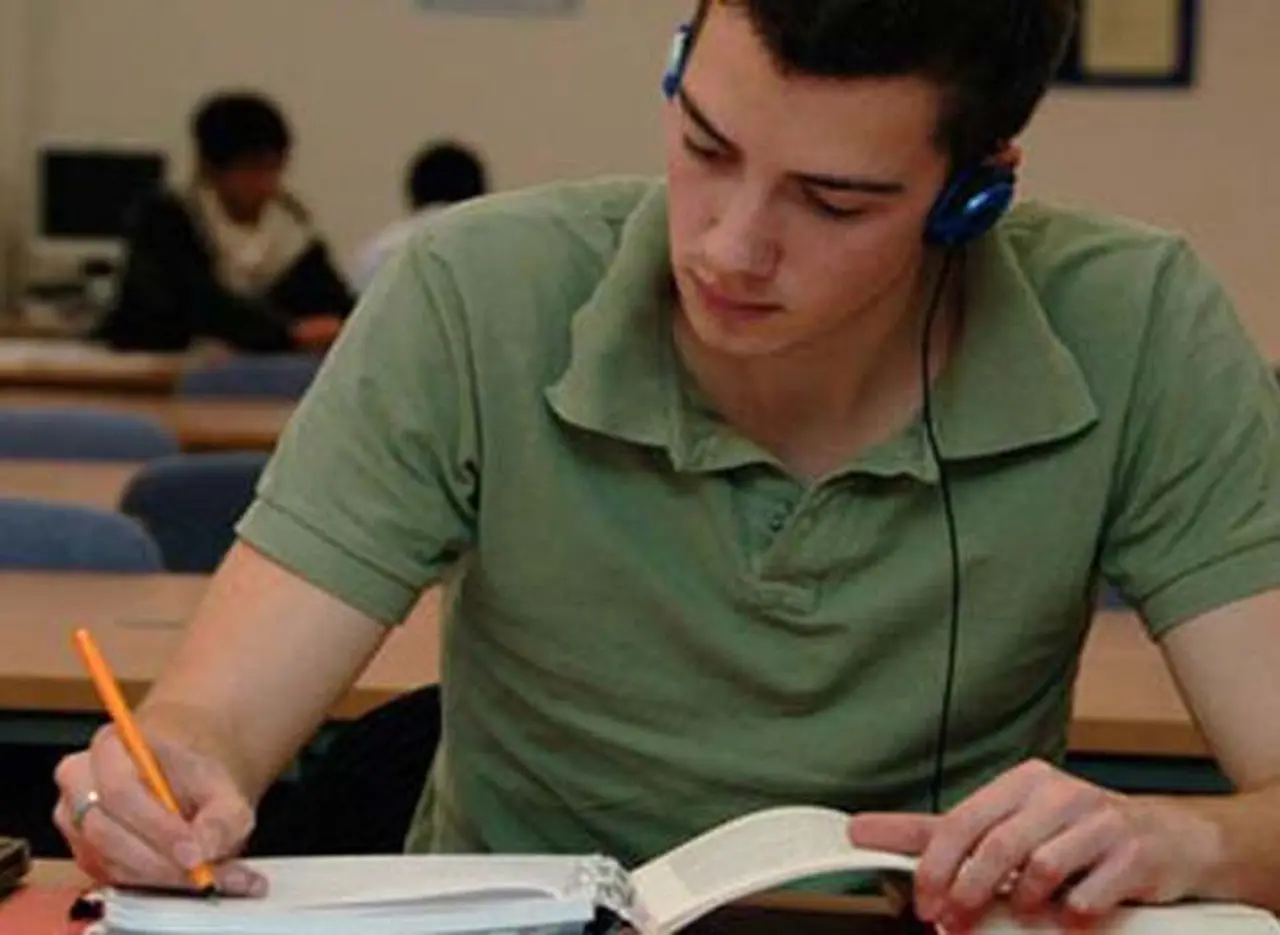 Jóvenes argentinos convierten "smartphones" en audí­fonos