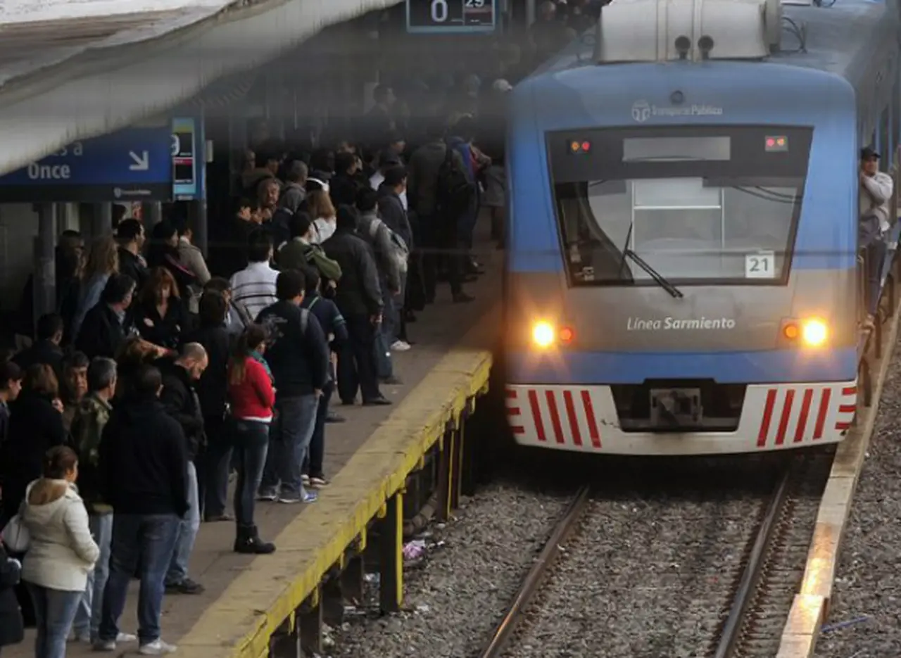 Descarrilaron 2 vagones de un tren del Sarmiento: el servicio está reducido