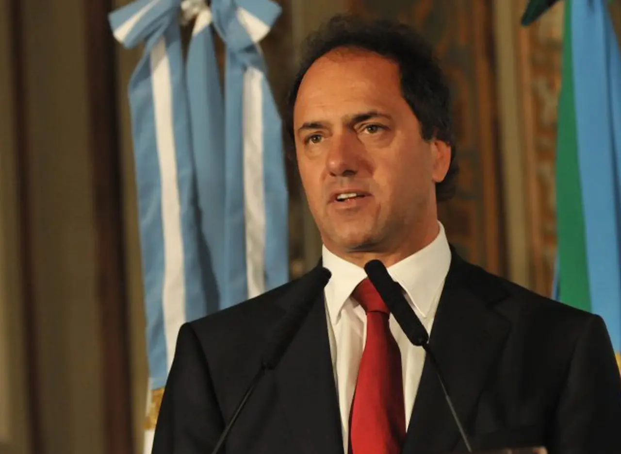 Scioli pidió colaboración a los docentes en "un momento muy especial" para el paí­s