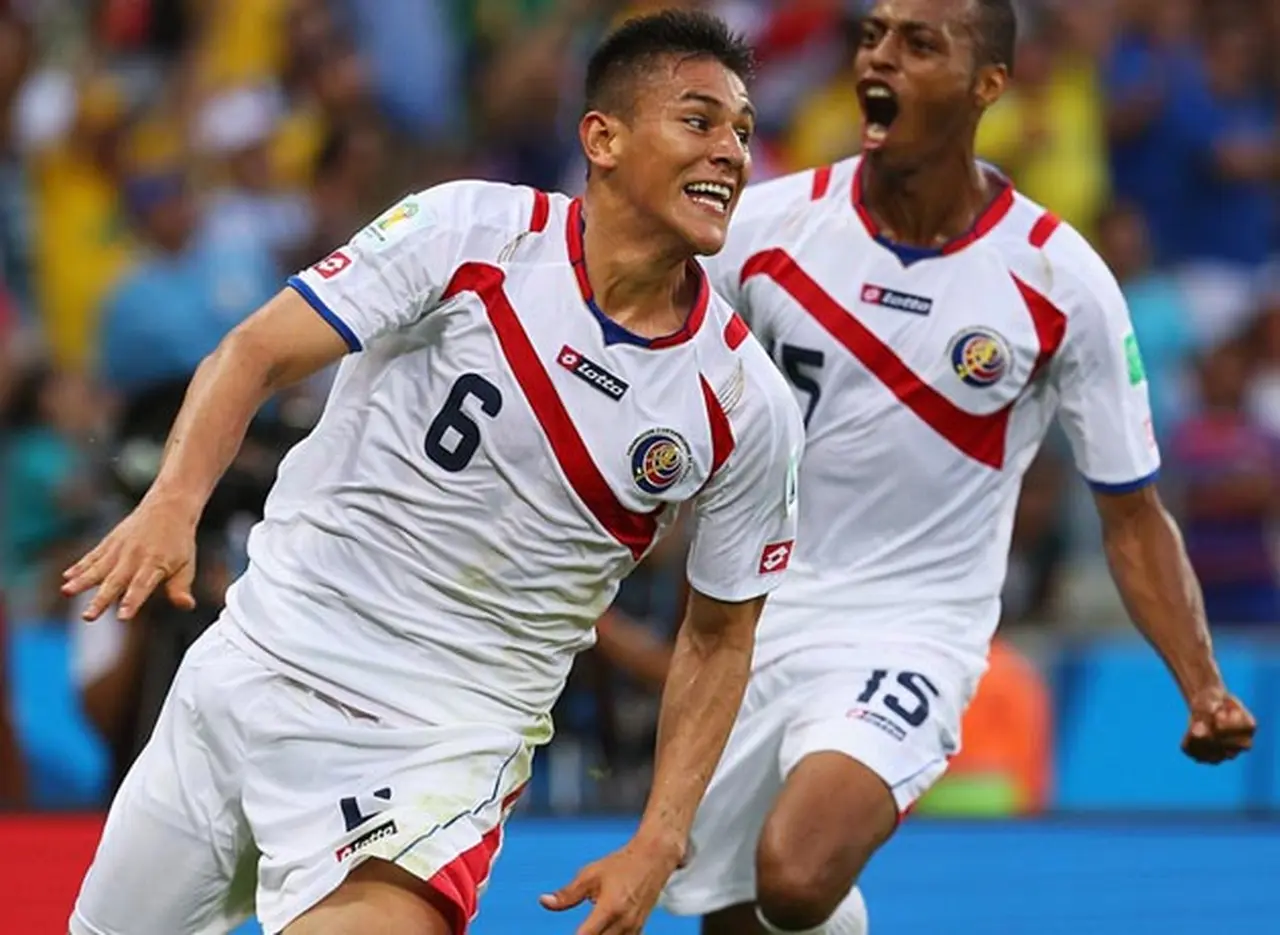 Costa Rica dio la primera sorpresa del torneo y le ganó a Uruguay