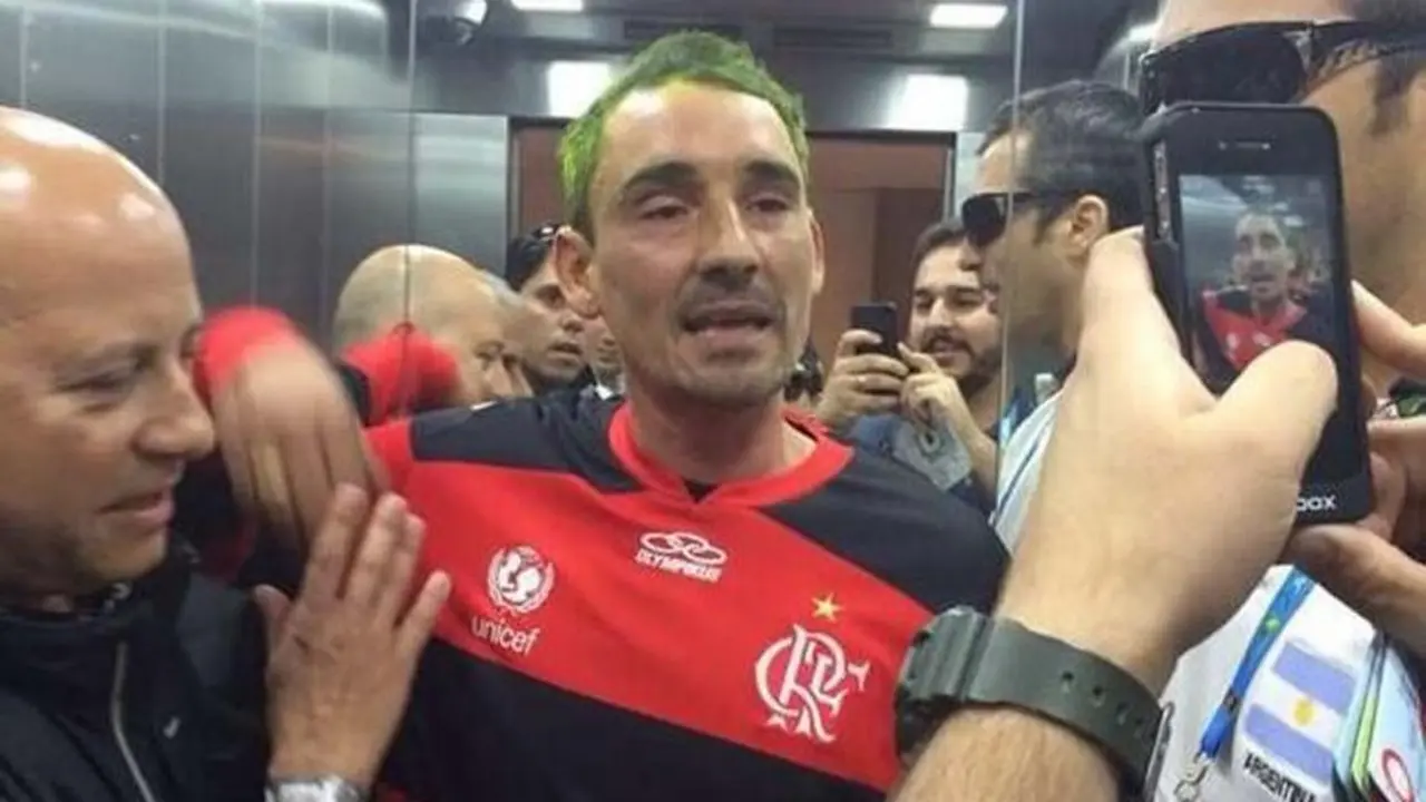 Enmascarado y con una peluca: así­ llegó "Bebote" ílvarez al paí­s tras ser deportado desde Brasil
