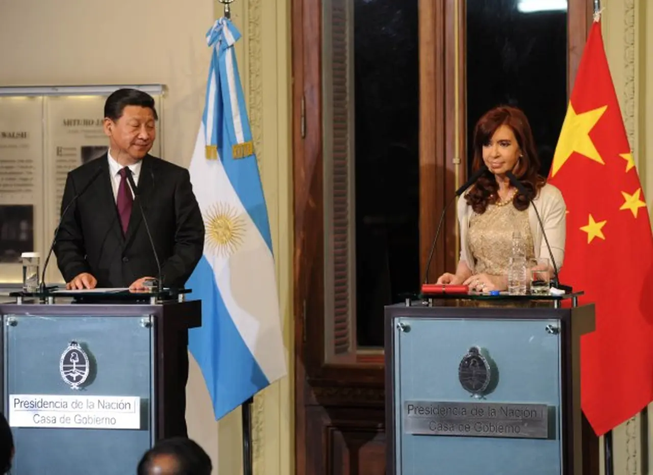 Por el horóscopo chino, Cristina le regaló dos caballos al jefe de Estado