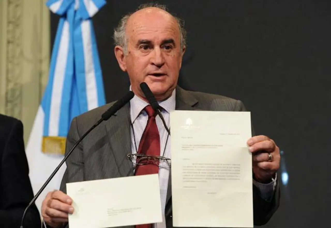Parrilli sigue de "gira" para llevar tranquilidad a empresarios y explicar funciones de la nueva SIDE