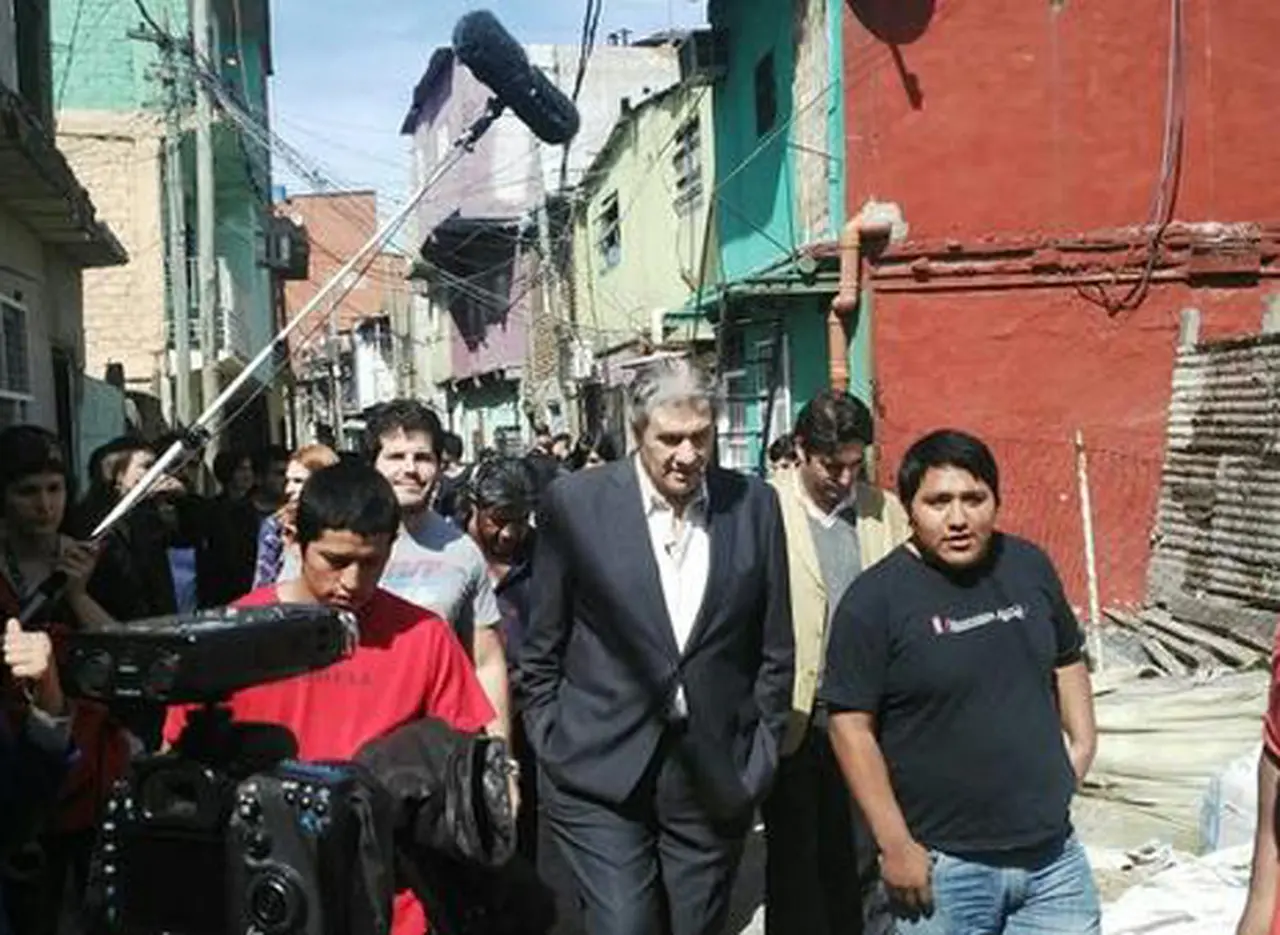 Ví­ctor Hugo recorrió la Villa 31: "Hay balcones muy agradables con flores"