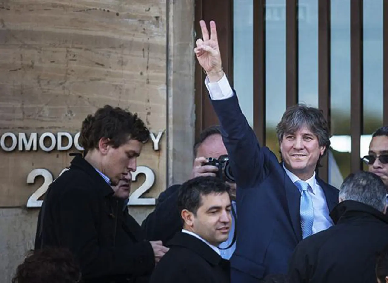 Por la causa del auto "flojo de papeles", Boudou fue a Tribunales a "tocar el pianito"