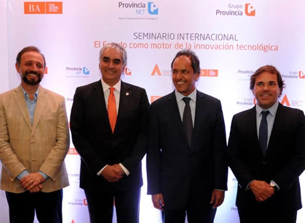 Para Scioli, la tecnologí­a es una "herramienta fundamental de inclusión y desarrollo"