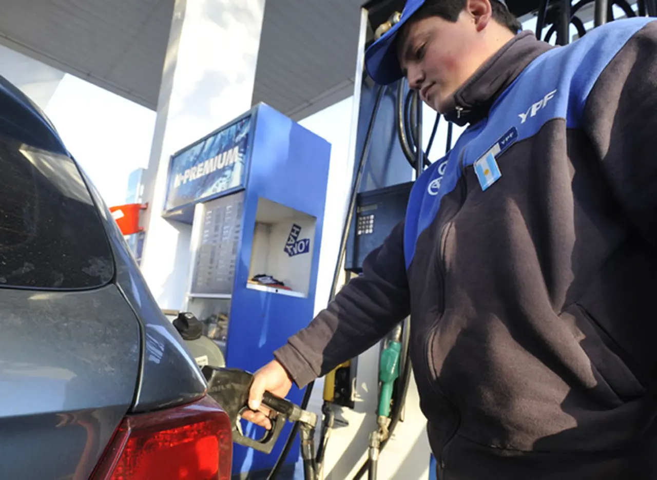 Más "nafta" a la inflación: suben los combustibles un 6% a partir del miércoles
