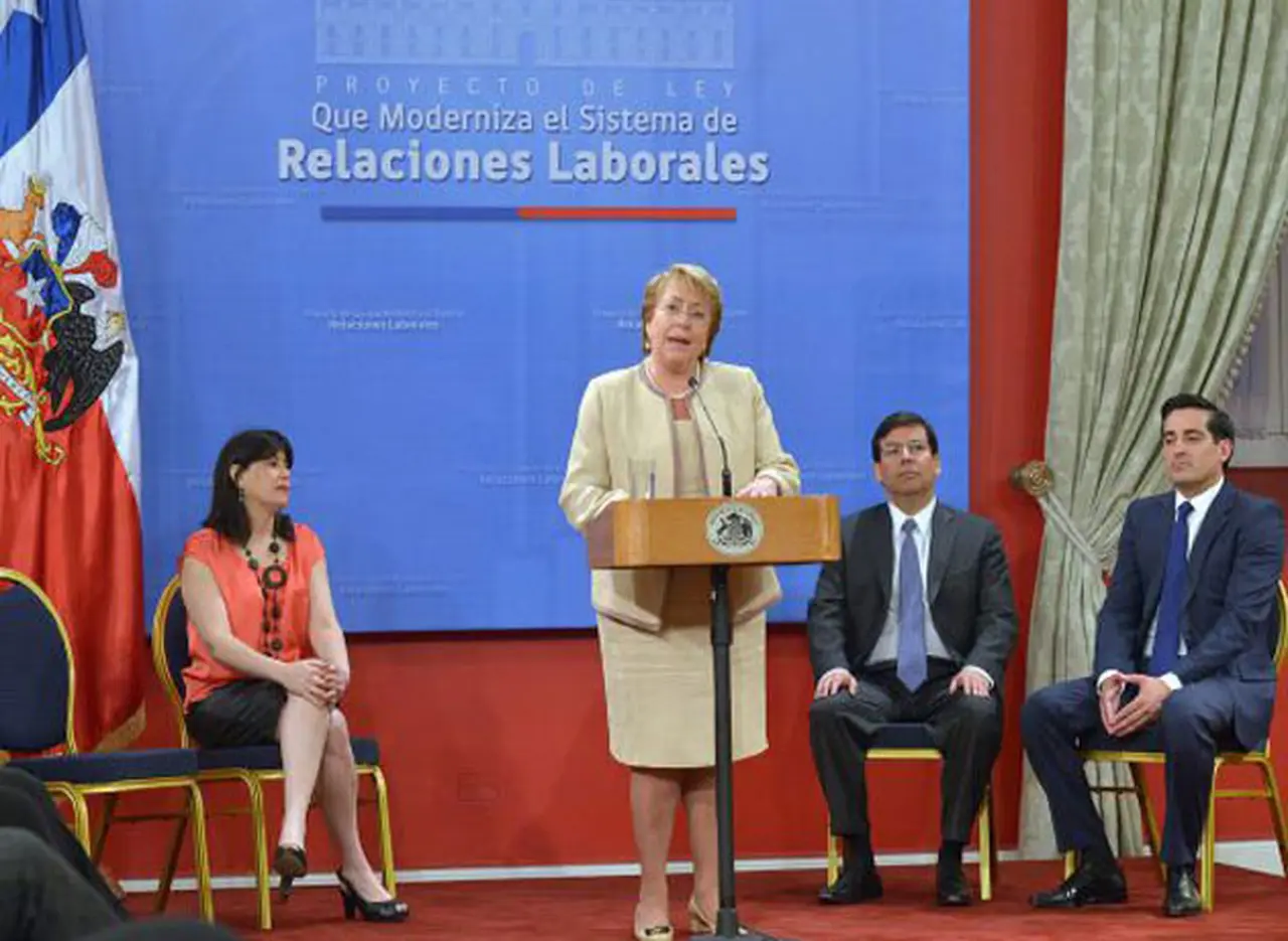 En Chile, la reforma laboral enfrenta a Bachelet con los empresarios