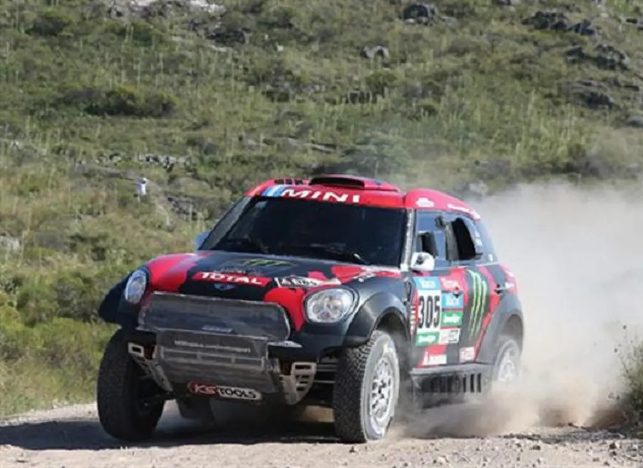 Dakar: por desperfectos en su auto, pierde chances el argentino Terranova