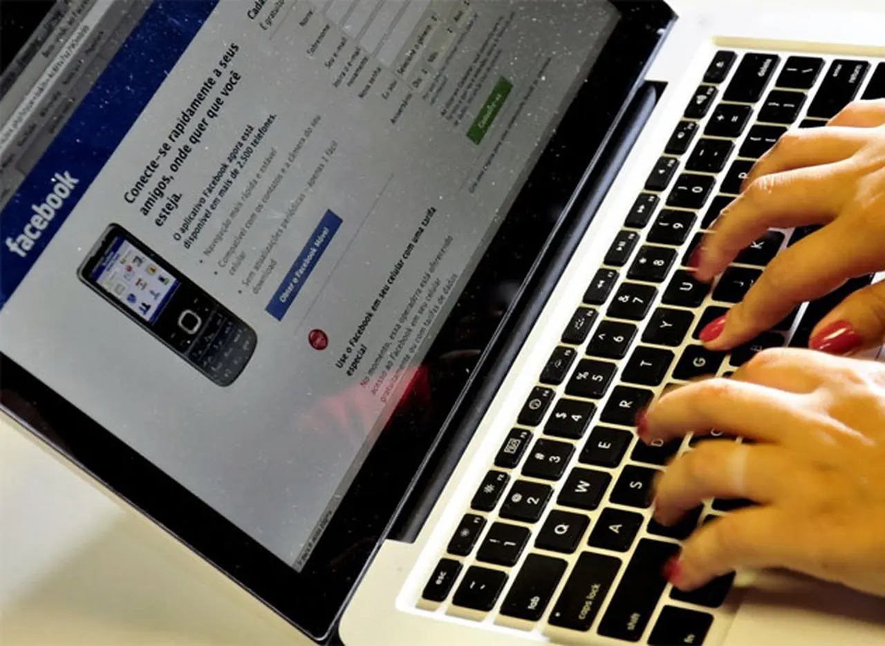 Un joven presume de una herencia en Facebook y ladrones roban sus joyas