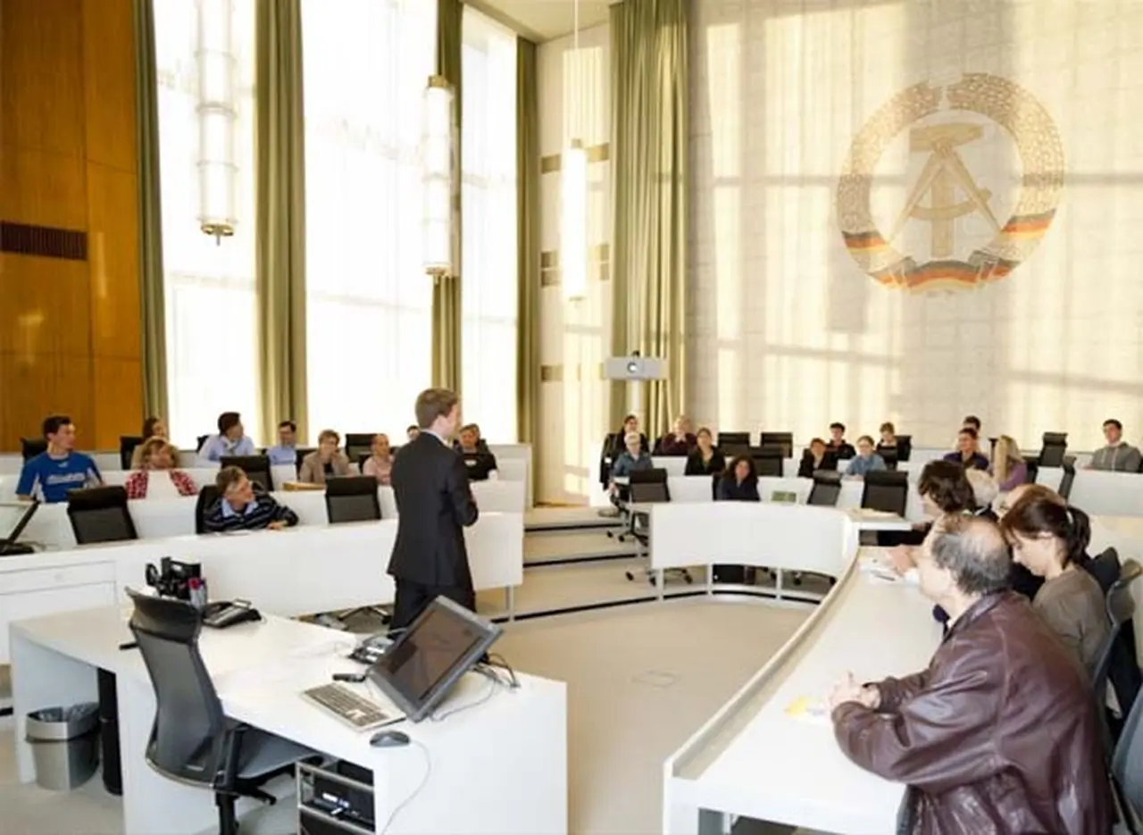 Allianz festeja 125 años y otorga becas de maestrí­a en una escuela de negocios europea