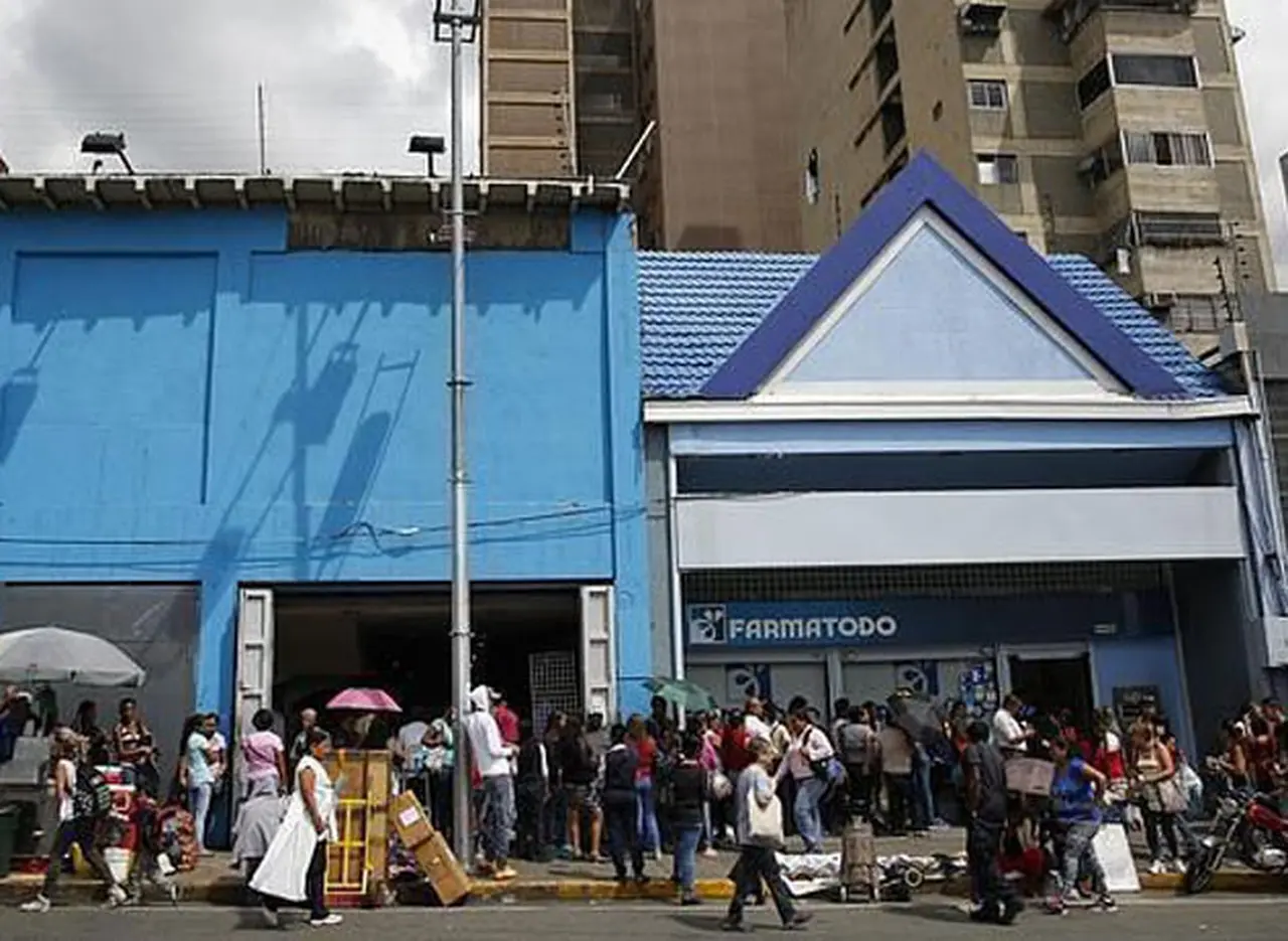 El precio de la escasez: en Venezuela, una caja de preservativos vale más que un iPhone