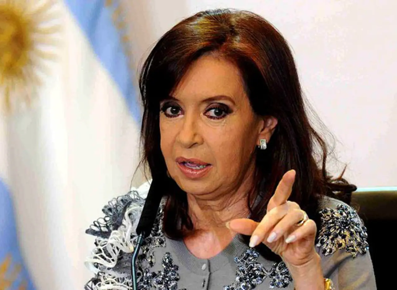 Familiares y funcionarios kirchneristas apoyaron a Cristina con una solicitada