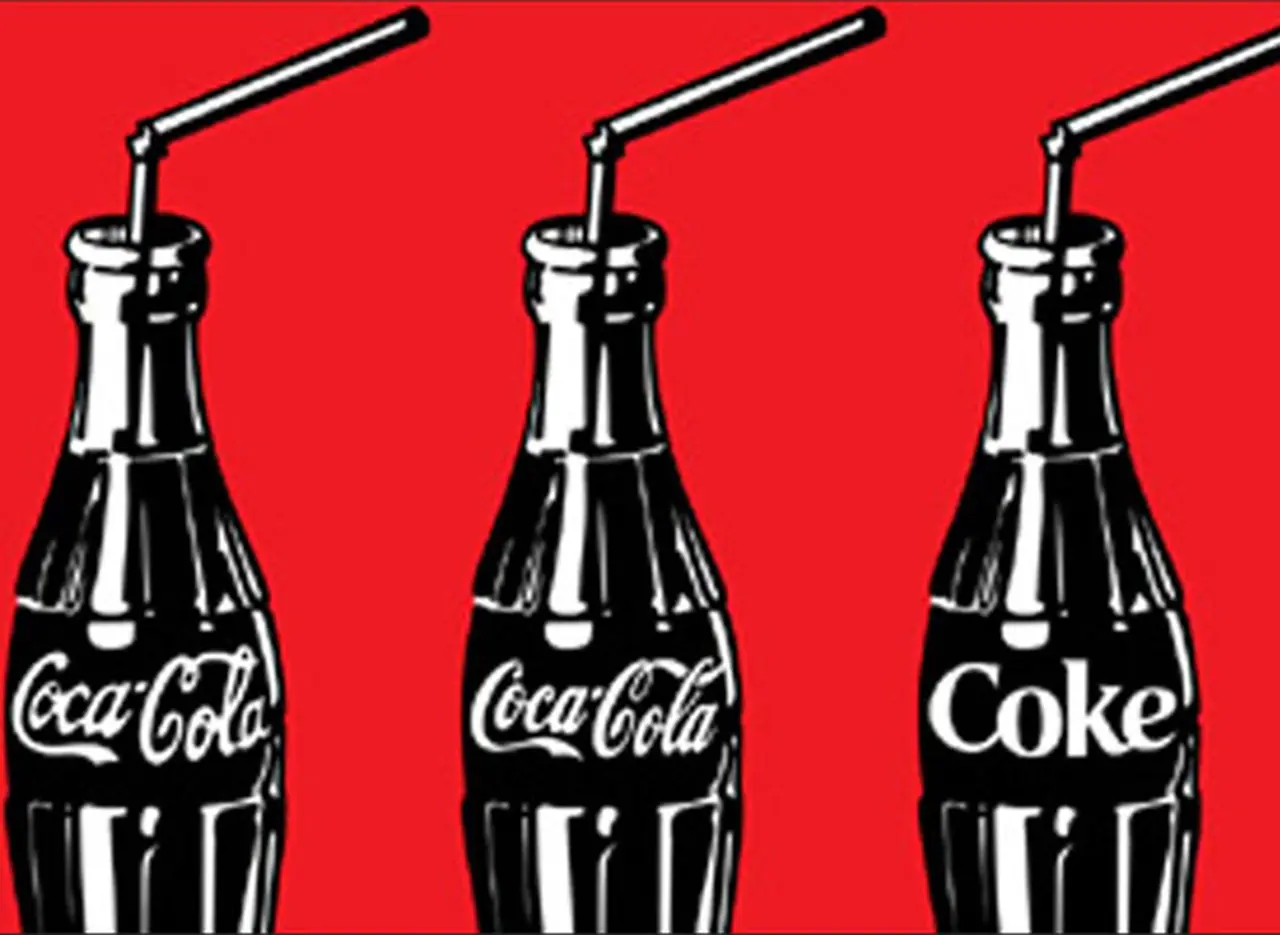 La botella de Coca Cola cumple 100 años y la marca ya arranca con los festejos