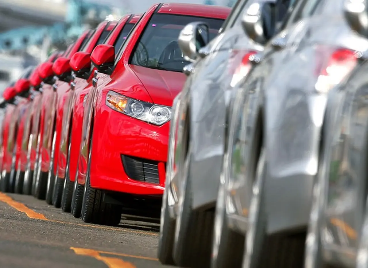 Lanzan fuertes promociones para sostener ventas: automotrices venden autos 0Km a precios de fábrica