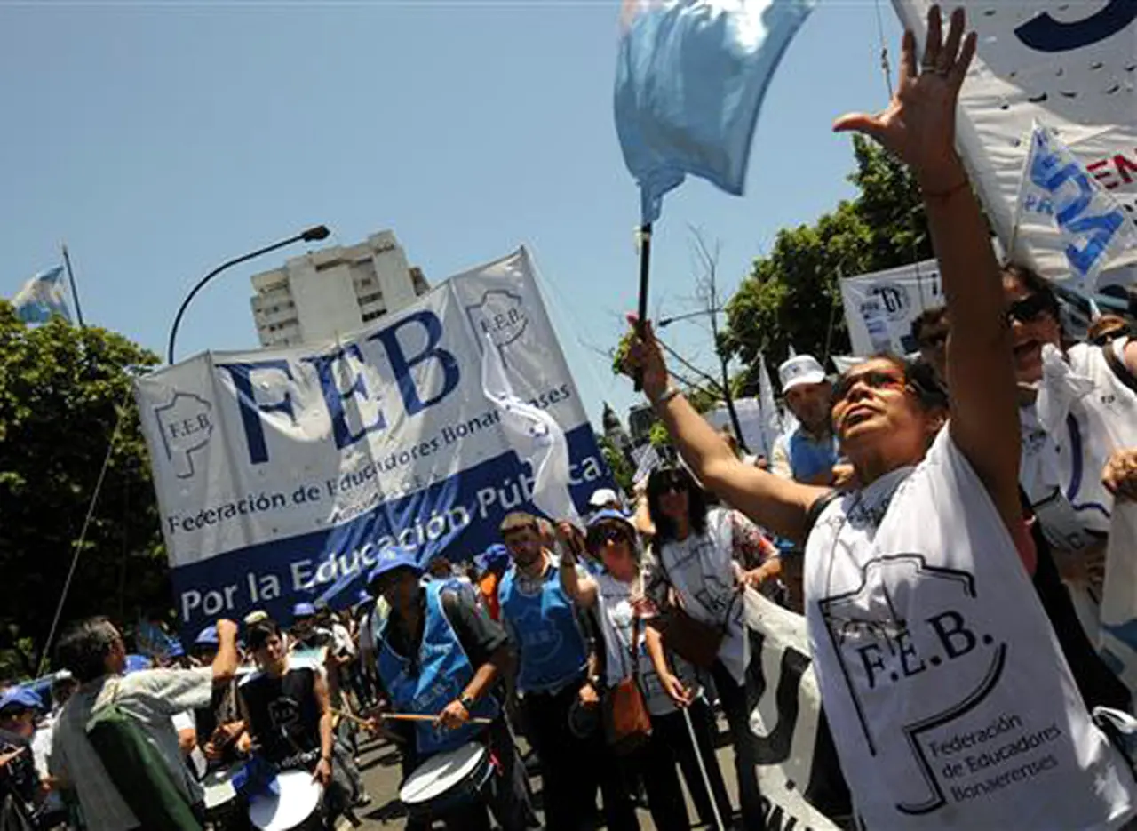 Se quebró el Frente Gremial Docente en la Provincia: SUTEBA aceptó suba del 40%, pero la FEB va al paro