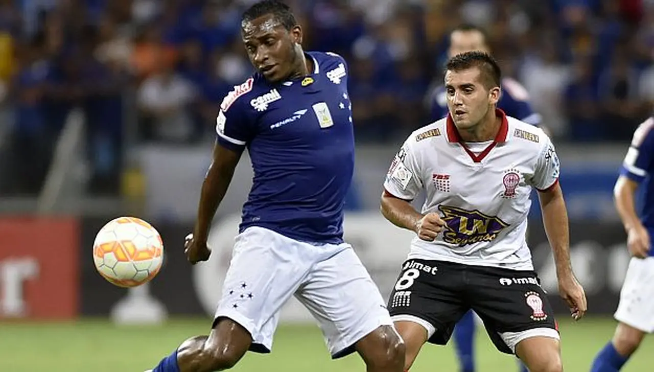 Huracán se trajo un valioso empate de Brasil y respira en la Libertadores