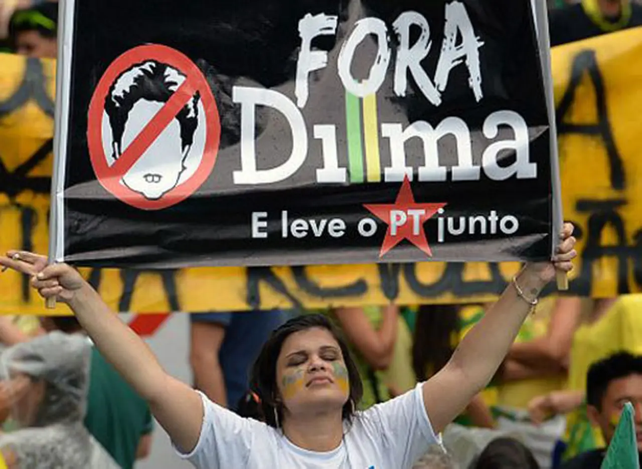 La popularidad de la presidenta de Brasil cae al mí­nimo histórico