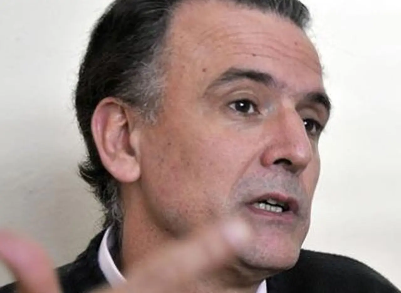 Le respondió a Máximo el periodista que informó sobre una cuenta en el exterior
