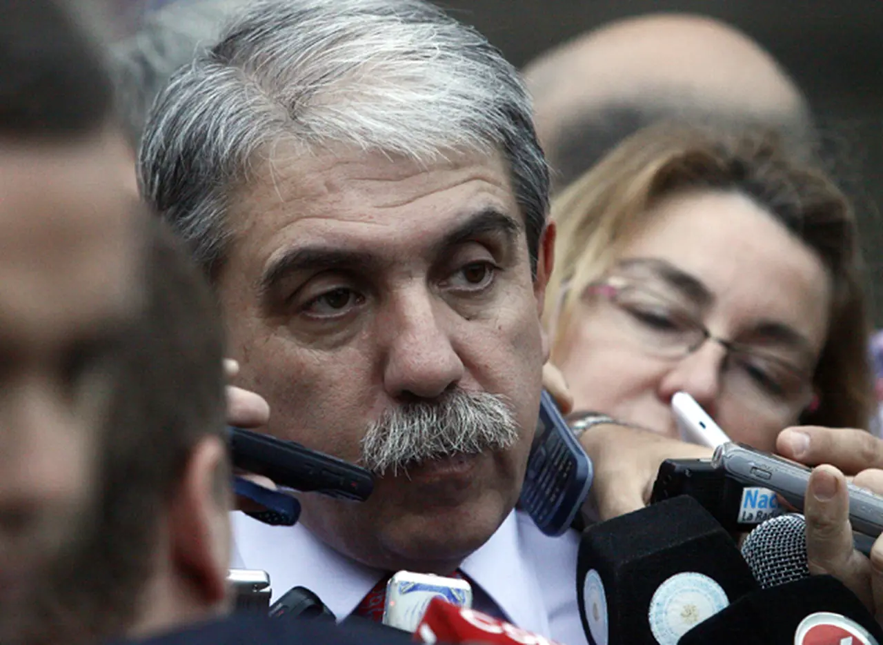 La Justicia embargó $20.000 del sueldo de Aní­bal Fernández