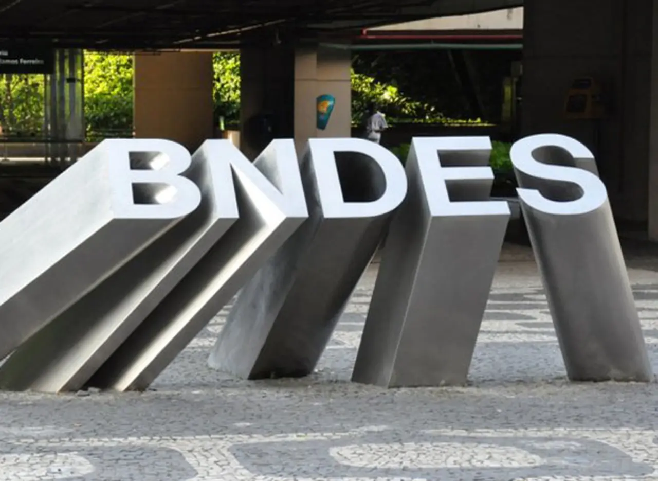 Sospechas de sobornos con créditos del Bndes para obras en Argentina