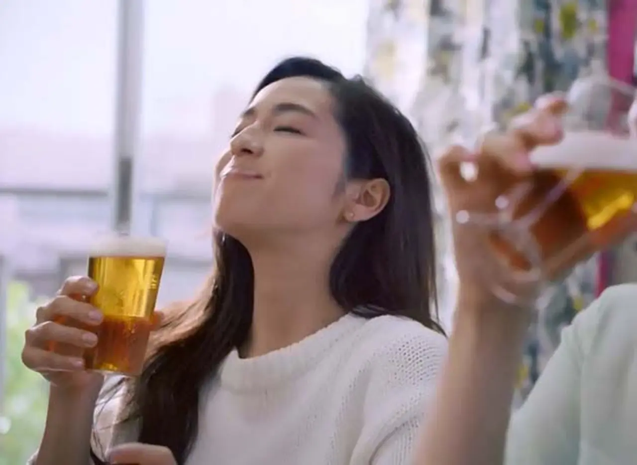Atención mujeres: lanzan una cerveza con colágeno para rejuvenecer la piel