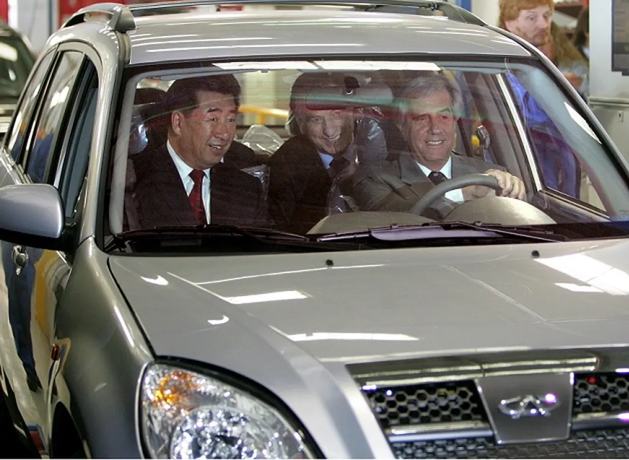 Franco Macri baja la persiana de Chery-Socma en Uruguay con pérdidas de u$s600.000 por dí­a