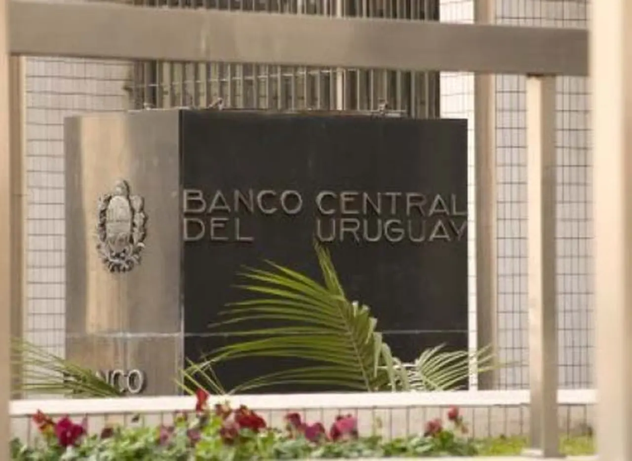 Por temor a la AFIP, depósitos de argentinos en Uruguay cayeron u$s455 M en diciembre